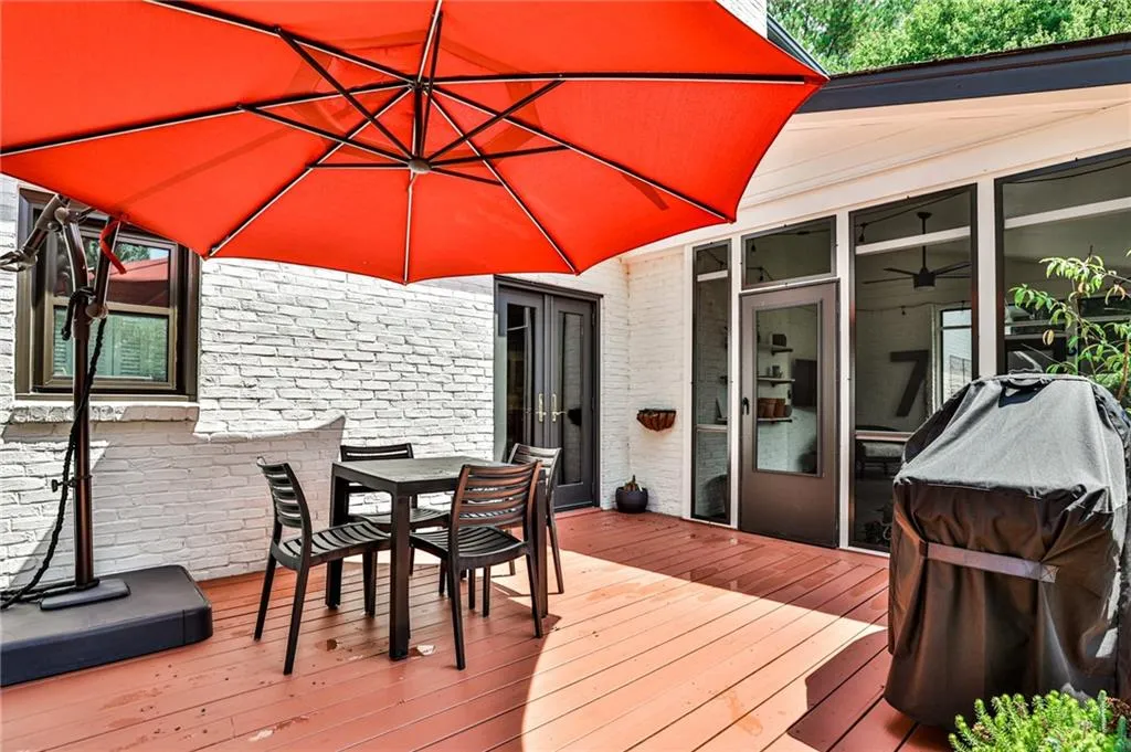 435 Tavern Circle, Sandy Springs, Georgia 30350, 5 Bedrooms Bedrooms, ,5 BathroomsBathrooms,Residential,Sold,435 Tavern Circle,7257163