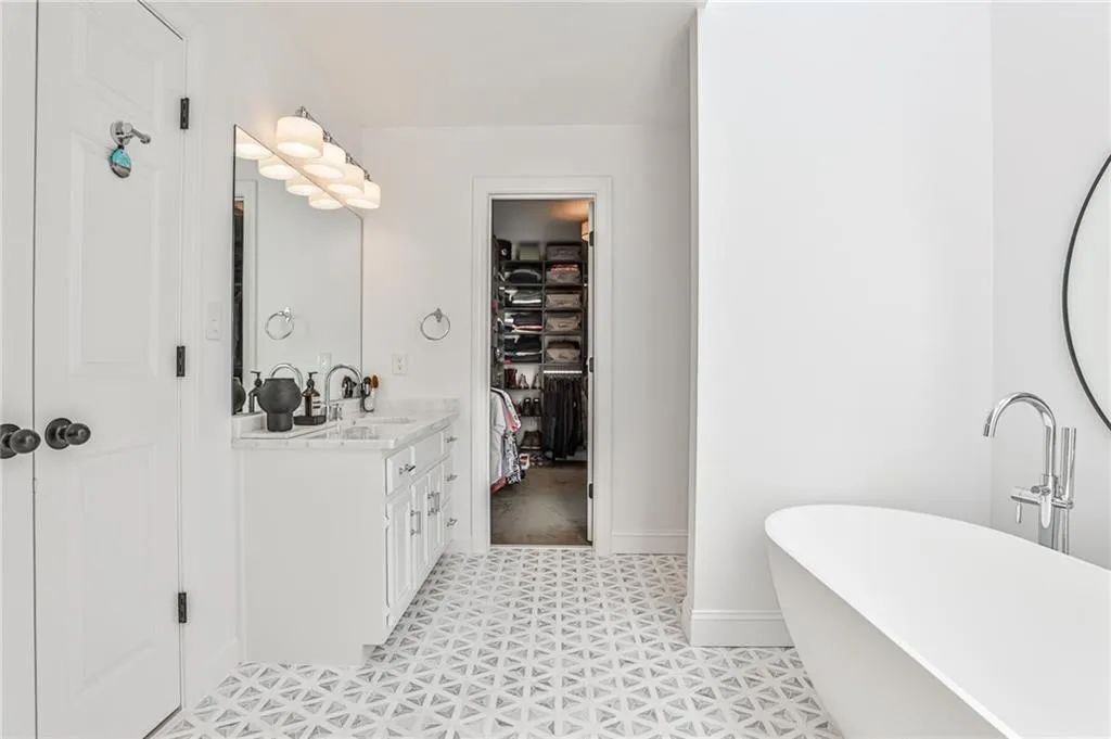 435 Tavern Circle, Sandy Springs, Georgia 30350, 5 Bedrooms Bedrooms, ,5 BathroomsBathrooms,Residential,Sold,435 Tavern Circle,7257163