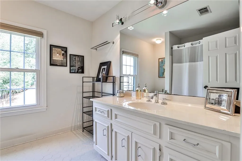 435 Tavern Circle, Sandy Springs, Georgia 30350, 5 Bedrooms Bedrooms, ,5 BathroomsBathrooms,Residential,Sold,435 Tavern Circle,7257163