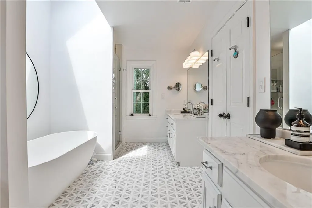 435 Tavern Circle, Sandy Springs, Georgia 30350, 5 Bedrooms Bedrooms, ,5 BathroomsBathrooms,Residential,Sold,435 Tavern Circle,7257163