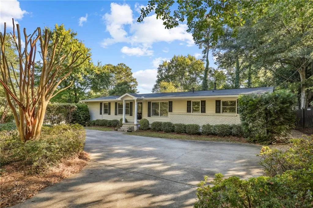 6425 N Hampton Drive, Sandy Springs, Georgia 30328, 4 Bedrooms Bedrooms, ,2 BathroomsBathrooms,Residential,Sold,6425 N Hampton Drive,7121664