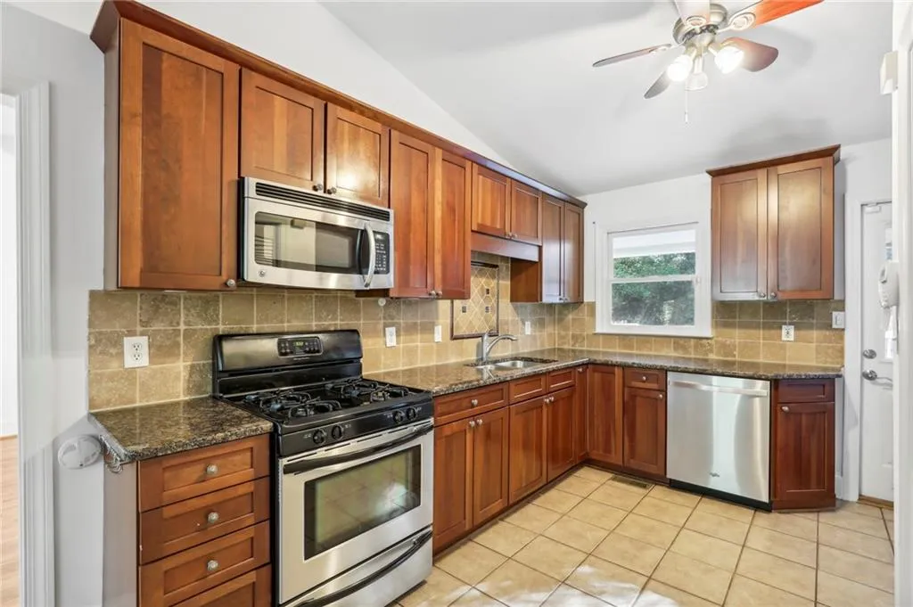 6425 N Hampton Drive, Sandy Springs, Georgia 30328, 4 Bedrooms Bedrooms, ,2 BathroomsBathrooms,Residential,Sold,6425 N Hampton Drive,7121664