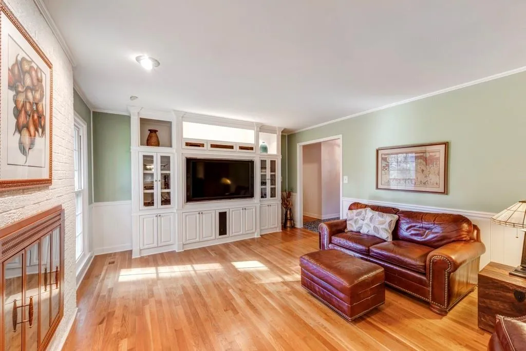 315 Riverhill Drive, Sandy Springs, Georgia 30328, 3 Bedrooms Bedrooms, ,2 BathroomsBathrooms,Residential,Sold,315 Riverhill Drive,6985988
