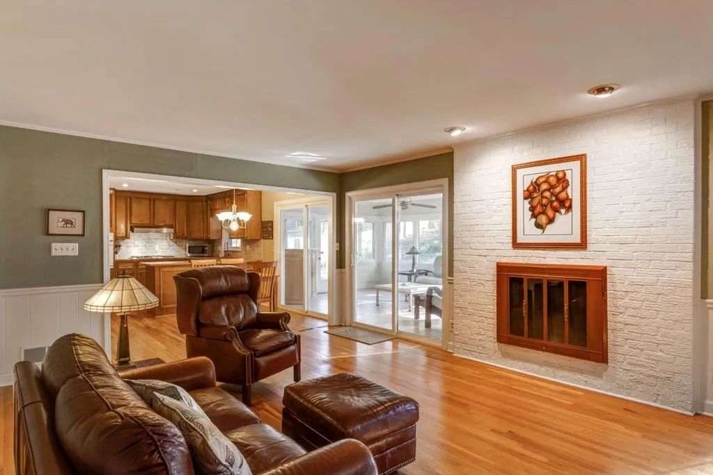 315 Riverhill Drive, Sandy Springs, Georgia 30328, 3 Bedrooms Bedrooms, ,2 BathroomsBathrooms,Residential,Sold,315 Riverhill Drive,6985988