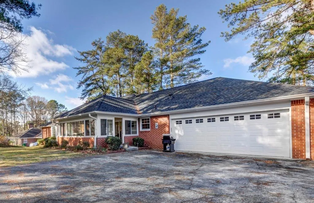 315 Riverhill Drive, Sandy Springs, Georgia 30328, 3 Bedrooms Bedrooms, ,2 BathroomsBathrooms,Residential,Sold,315 Riverhill Drive,6985988