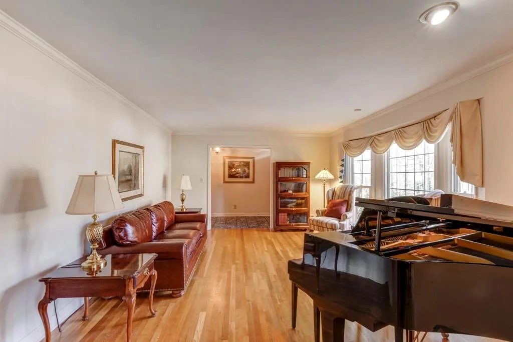 315 Riverhill Drive, Sandy Springs, Georgia 30328, 3 Bedrooms Bedrooms, ,2 BathroomsBathrooms,Residential,Sold,315 Riverhill Drive,6985988