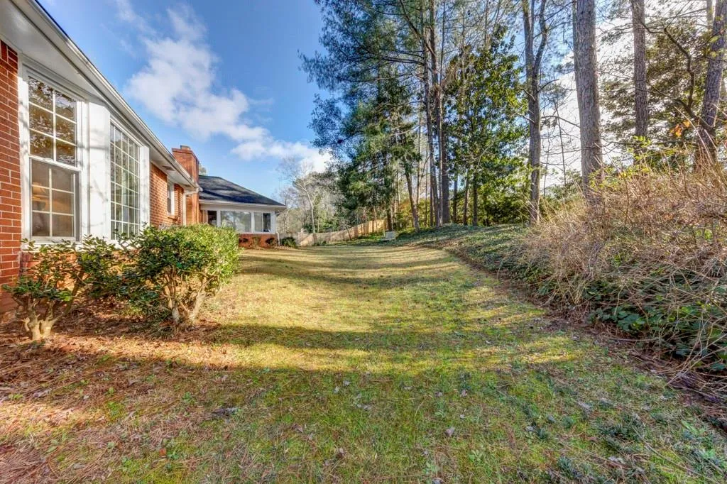 315 Riverhill Drive, Sandy Springs, Georgia 30328, 3 Bedrooms Bedrooms, ,2 BathroomsBathrooms,Residential,Sold,315 Riverhill Drive,6985988