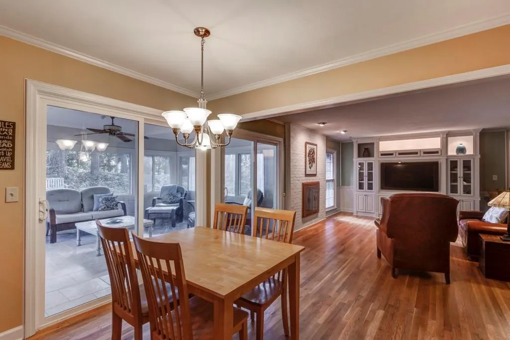 315 Riverhill Drive, Sandy Springs, Georgia 30328, 3 Bedrooms Bedrooms, ,2 BathroomsBathrooms,Residential,Sold,315 Riverhill Drive,6985988