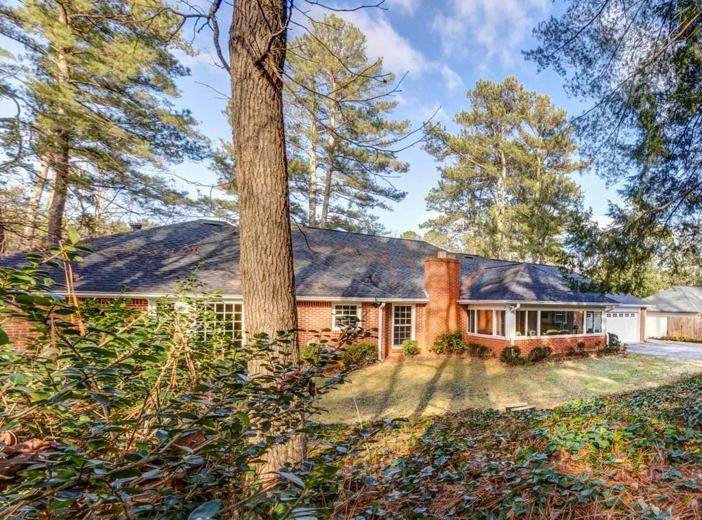 315 Riverhill Drive, Sandy Springs, Georgia 30328, 3 Bedrooms Bedrooms, ,2 BathroomsBathrooms,Residential,Sold,315 Riverhill Drive,6985988