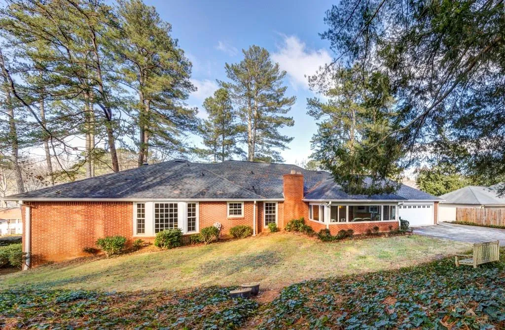 315 Riverhill Drive, Sandy Springs, Georgia 30328, 3 Bedrooms Bedrooms, ,2 BathroomsBathrooms,Residential,Sold,315 Riverhill Drive,6985988