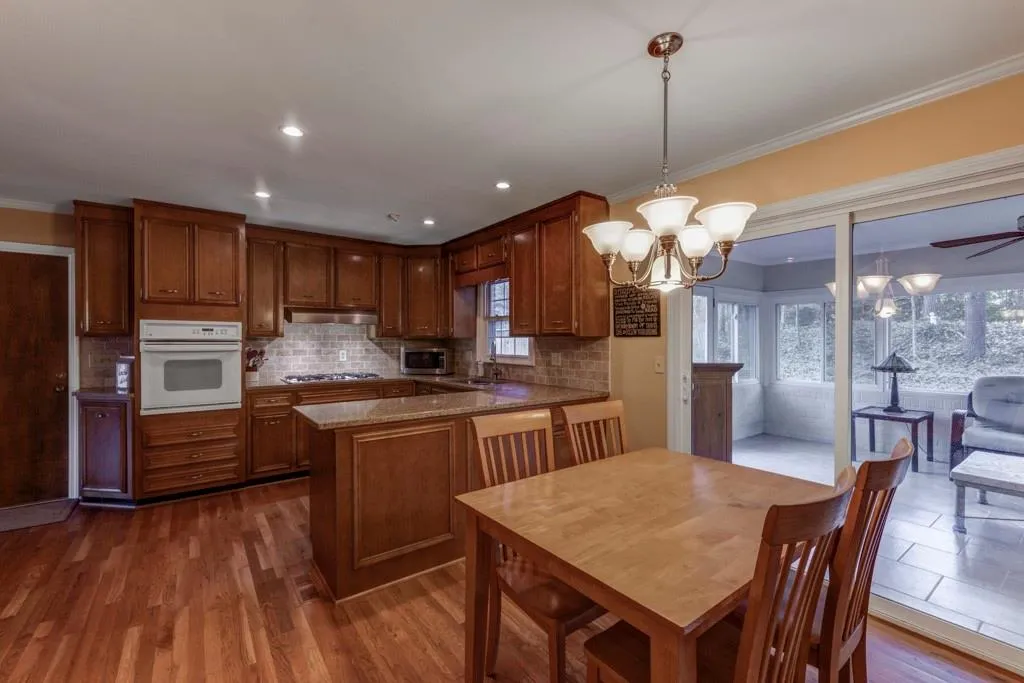 315 Riverhill Drive, Sandy Springs, Georgia 30328, 3 Bedrooms Bedrooms, ,2 BathroomsBathrooms,Residential,Sold,315 Riverhill Drive,6985988