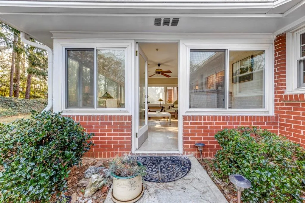 315 Riverhill Drive, Sandy Springs, Georgia 30328, 3 Bedrooms Bedrooms, ,2 BathroomsBathrooms,Residential,Sold,315 Riverhill Drive,6985988