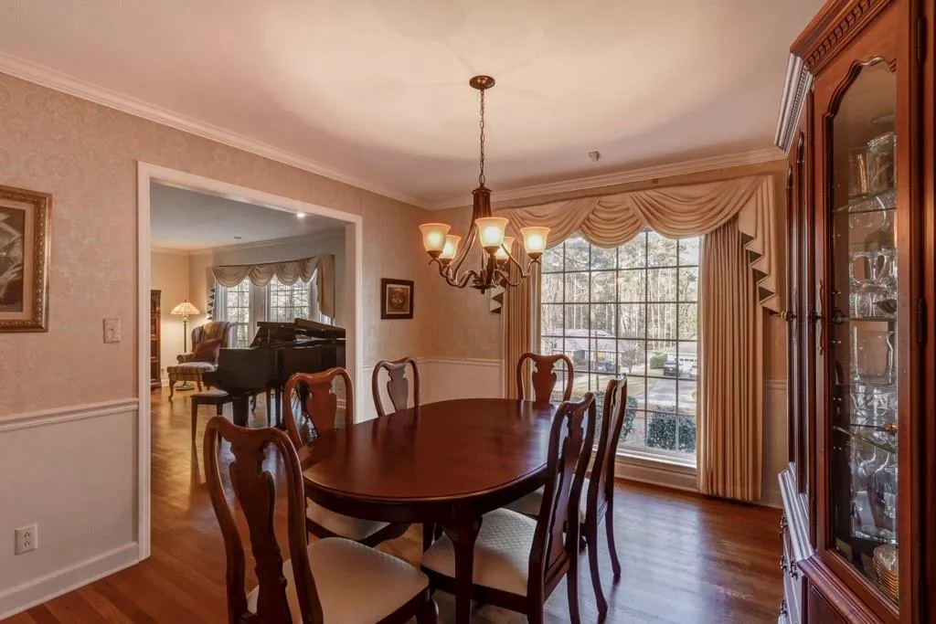 315 Riverhill Drive, Sandy Springs, Georgia 30328, 3 Bedrooms Bedrooms, ,2 BathroomsBathrooms,Residential,Sold,315 Riverhill Drive,6985988