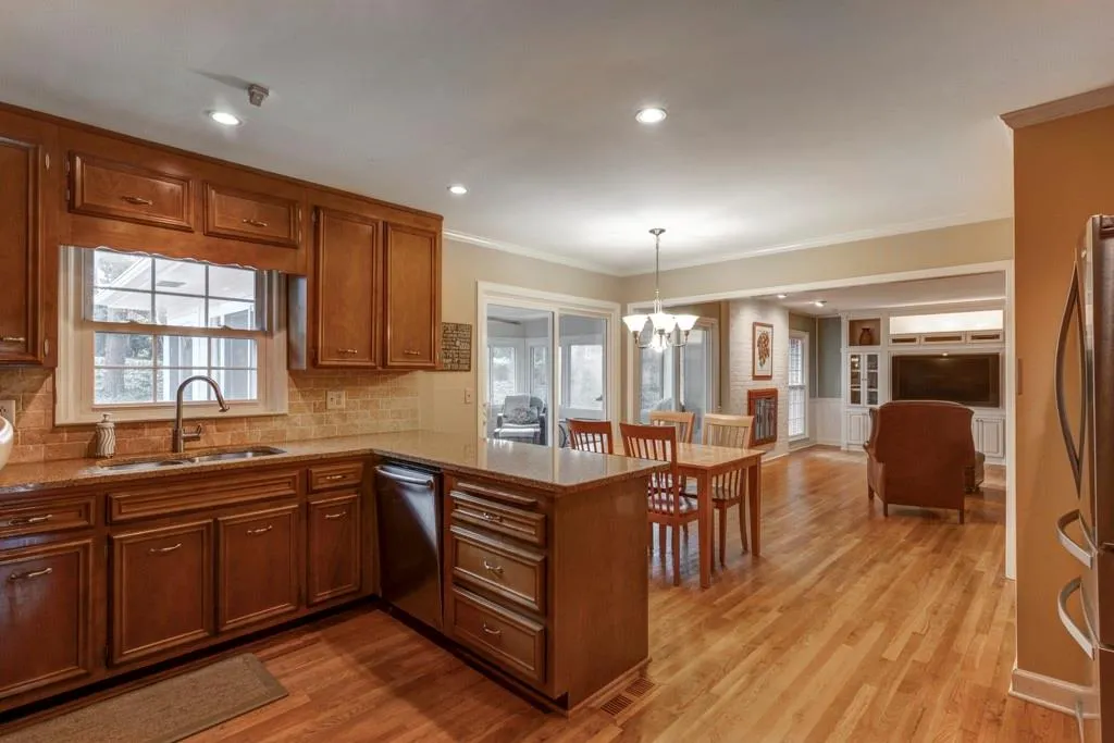 315 Riverhill Drive, Sandy Springs, Georgia 30328, 3 Bedrooms Bedrooms, ,2 BathroomsBathrooms,Residential,Sold,315 Riverhill Drive,6985988