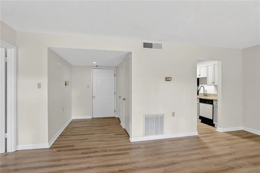 475 Mount Vernon Highway Ne Unit 117a, Sandy Springs, Georgia 30328, 1 Bedroom Bedrooms, ,1 BathroomBathrooms,Residential,For Sale,475 Mount Vernon Highway Ne Unit 117a,7732860