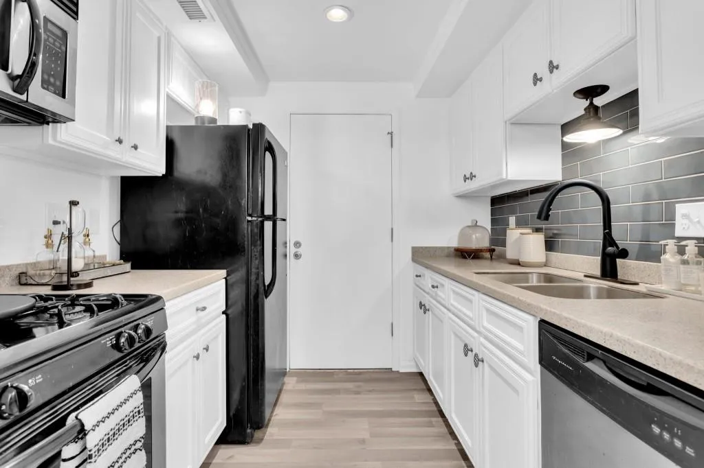 6851 Roswell Road Unit N-1, Atlanta, Georgia 30328, 1 Bedroom Bedrooms, ,1 BathroomBathrooms,Residential,Sold,6851 Roswell Road Unit N-1,7102440