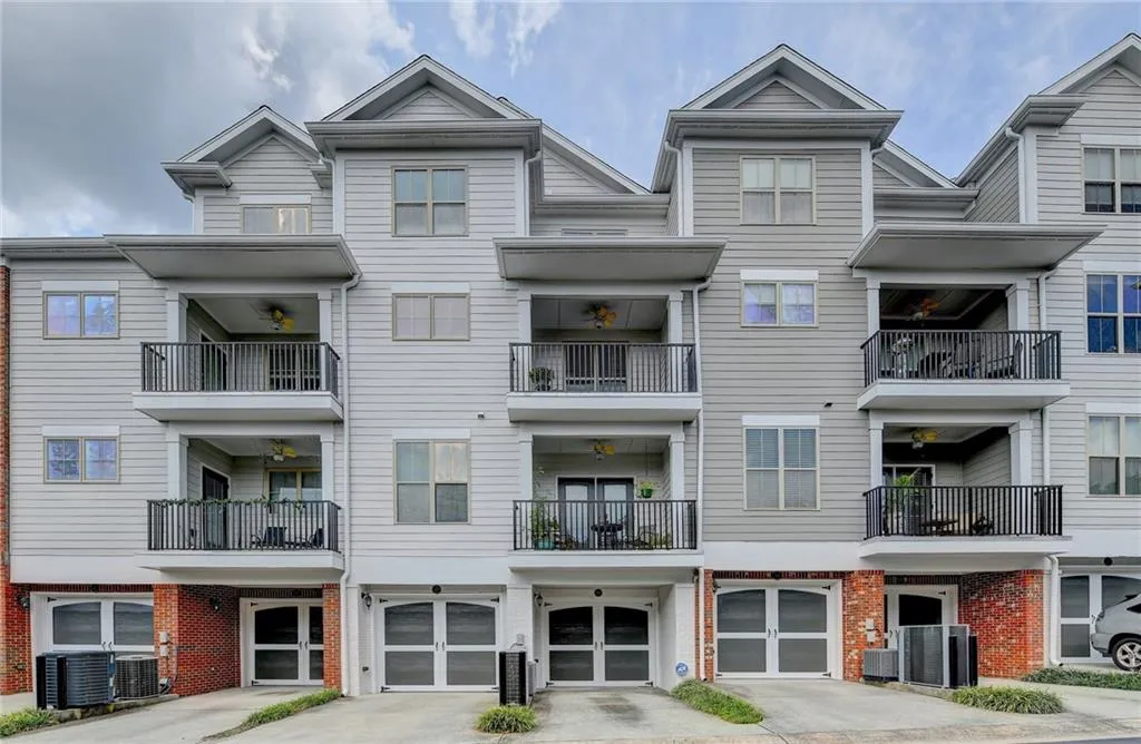 303 Le Gran Bend, Atlanta, Georgia 30328, 2 Bedrooms Bedrooms, ,2 BathroomsBathrooms,Residential,Sold,303 Le Gran Bend,6947047