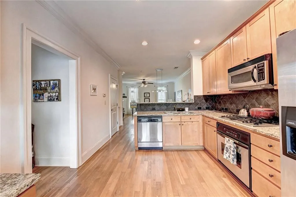 303 Le Gran Bend, Atlanta, Georgia 30328, 2 Bedrooms Bedrooms, ,2 BathroomsBathrooms,Residential,Sold,303 Le Gran Bend,6947047