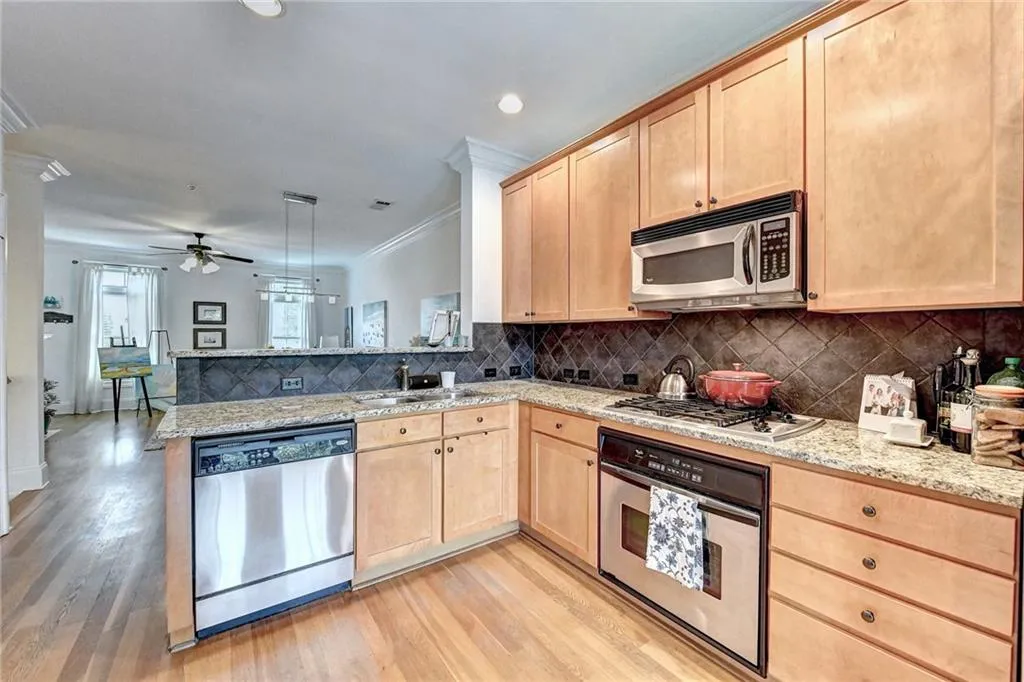 303 Le Gran Bend, Atlanta, Georgia 30328, 2 Bedrooms Bedrooms, ,2 BathroomsBathrooms,Residential,Sold,303 Le Gran Bend,6947047