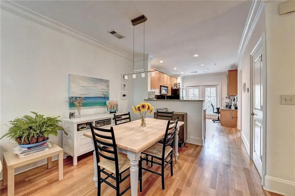 303 Le Gran Bend, Atlanta, Georgia 30328, 2 Bedrooms Bedrooms, ,2 BathroomsBathrooms,Residential,Sold,303 Le Gran Bend,6947047