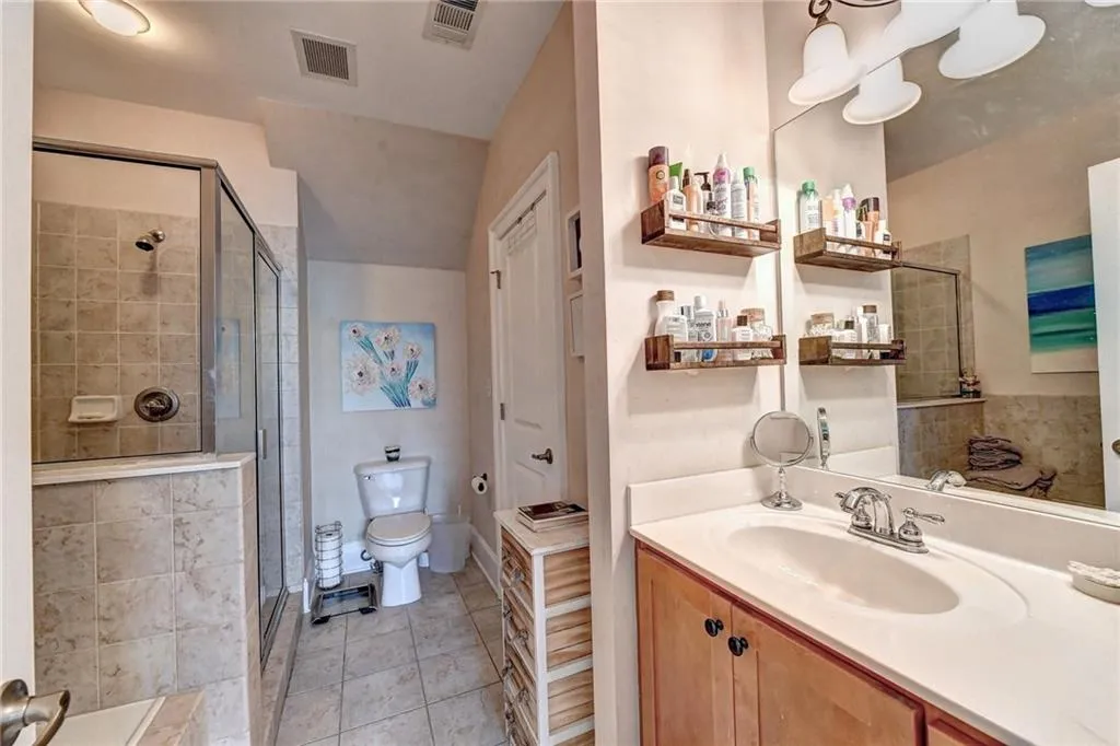 303 Le Gran Bend, Atlanta, Georgia 30328, 2 Bedrooms Bedrooms, ,2 BathroomsBathrooms,Residential,Sold,303 Le Gran Bend,6947047