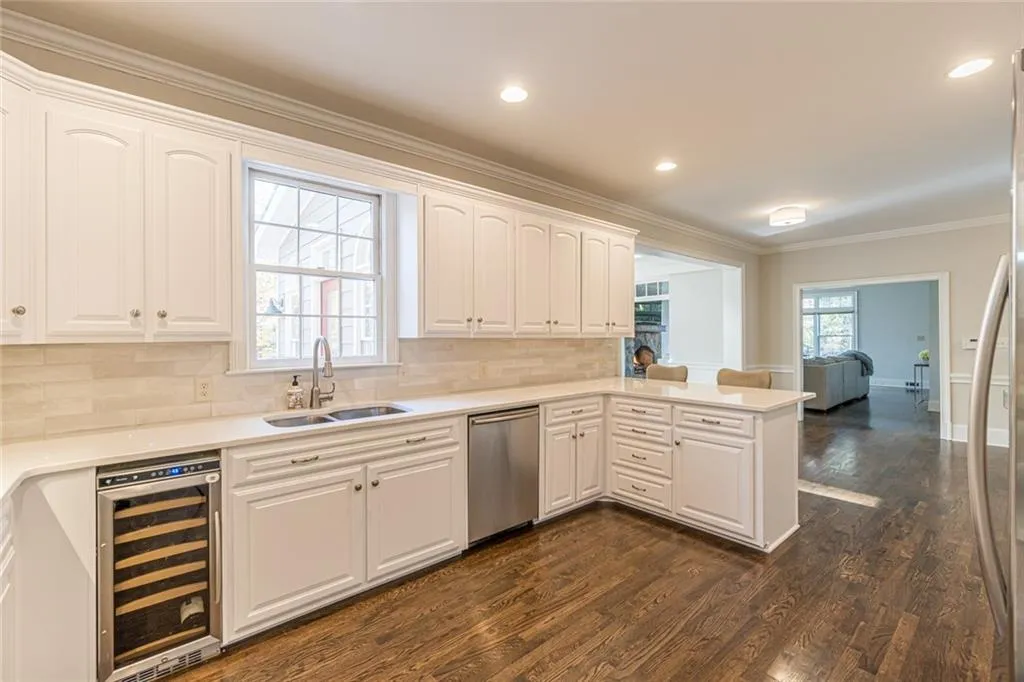 1565 Lazy River Lane, Sandy Springs, Georgia 30350, 5 Bedrooms Bedrooms, ,4 BathroomsBathrooms,Residential,Sold,1565 Lazy River Lane,6973060
