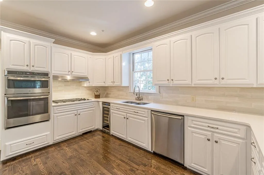 1565 Lazy River Lane, Sandy Springs, Georgia 30350, 5 Bedrooms Bedrooms, ,4 BathroomsBathrooms,Residential,Sold,1565 Lazy River Lane,6973060