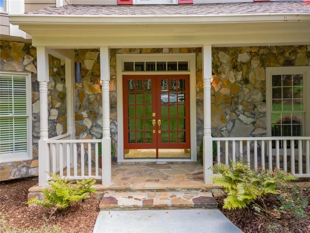 1565 Lazy River Lane, Sandy Springs, Georgia 30350, 5 Bedrooms Bedrooms, ,4 BathroomsBathrooms,Residential,Sold,1565 Lazy River Lane,6973060