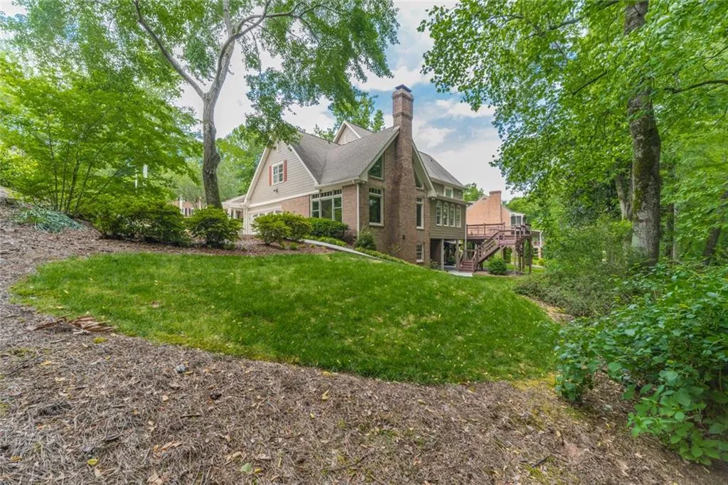 1565 Lazy River Lane, Sandy Springs, Georgia 30350, 5 Bedrooms Bedrooms, ,4 BathroomsBathrooms,Residential,Sold,1565 Lazy River Lane,6973060