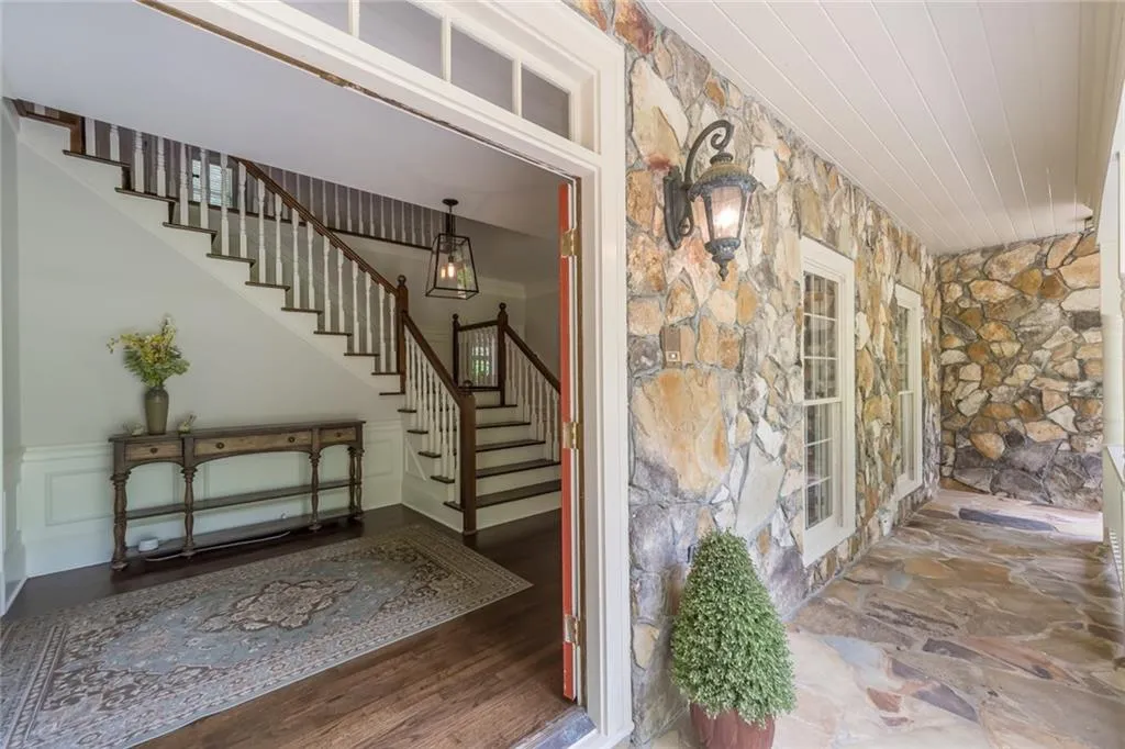 1565 Lazy River Lane, Sandy Springs, Georgia 30350, 5 Bedrooms Bedrooms, ,4 BathroomsBathrooms,Residential,Sold,1565 Lazy River Lane,6973060