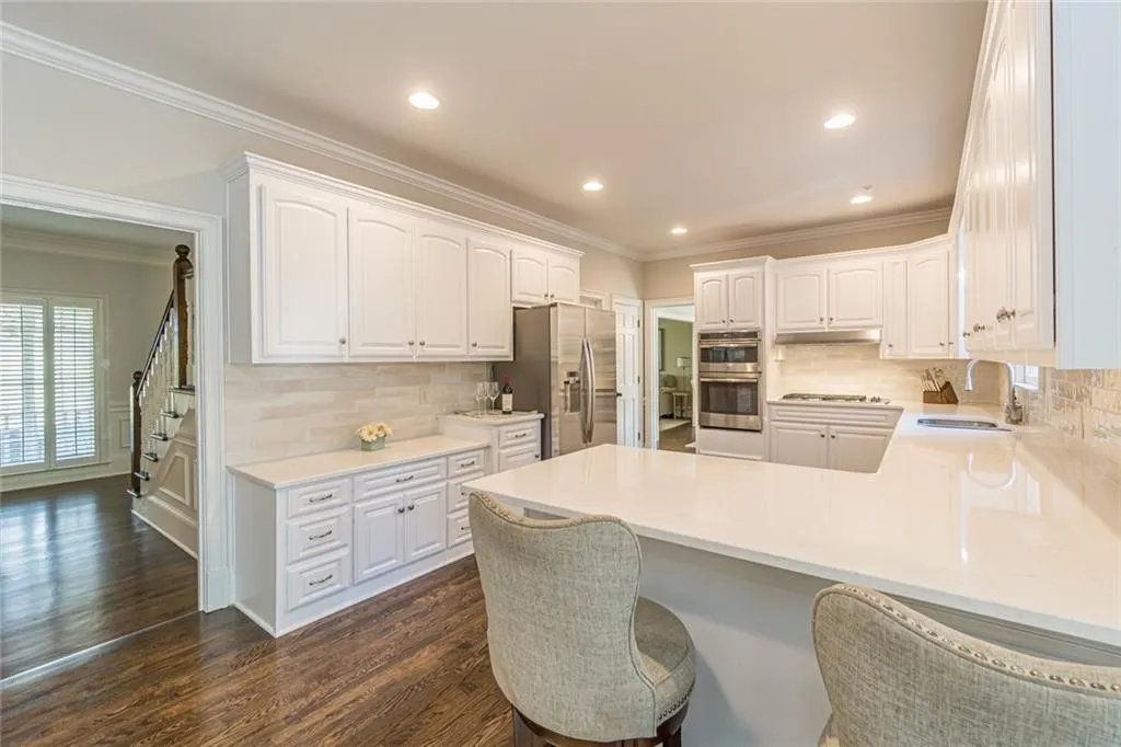 1565 Lazy River Lane, Sandy Springs, Georgia 30350, 5 Bedrooms Bedrooms, ,4 BathroomsBathrooms,Residential,Sold,1565 Lazy River Lane,6973060