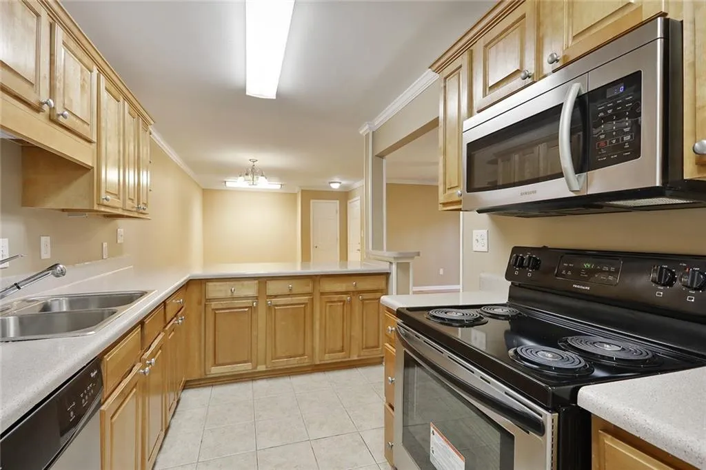 105 Brighton Point, Sandy Springs, Georgia 30328, 3 Bedrooms Bedrooms, ,2 BathroomsBathrooms,Residential,Sold,105 Brighton Point,6701552