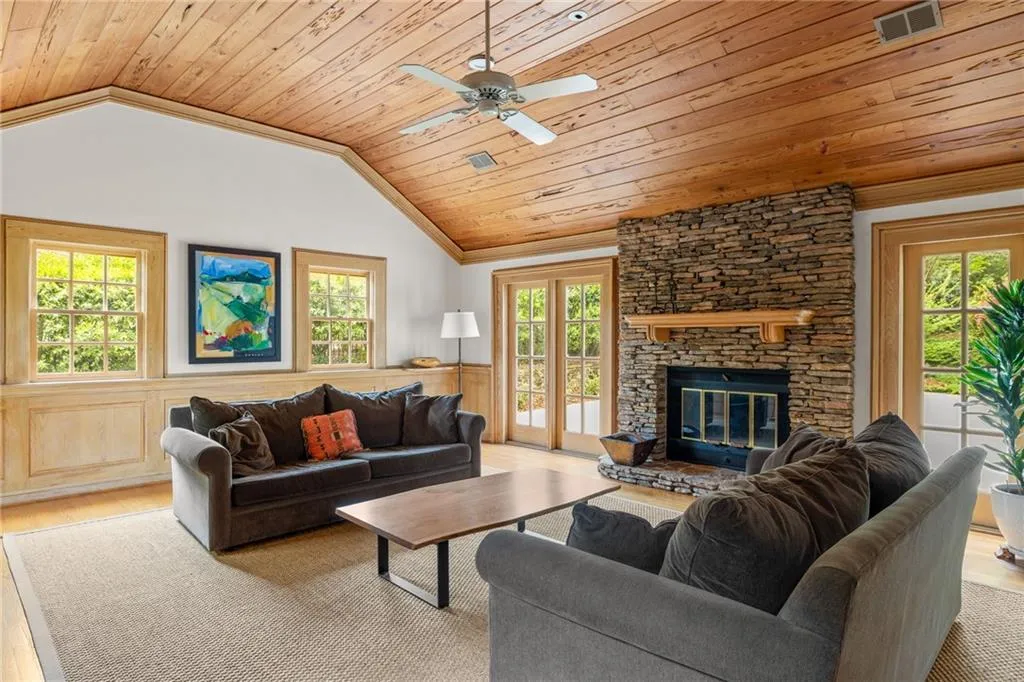 2950 Nancy Creek Road Nw, Atlanta, Georgia 30327, 4 Bedrooms Bedrooms, 0 ,5 BathroomsBathrooms,Residential,For Sale,2950 Nancy Creek Road Nw,7749019