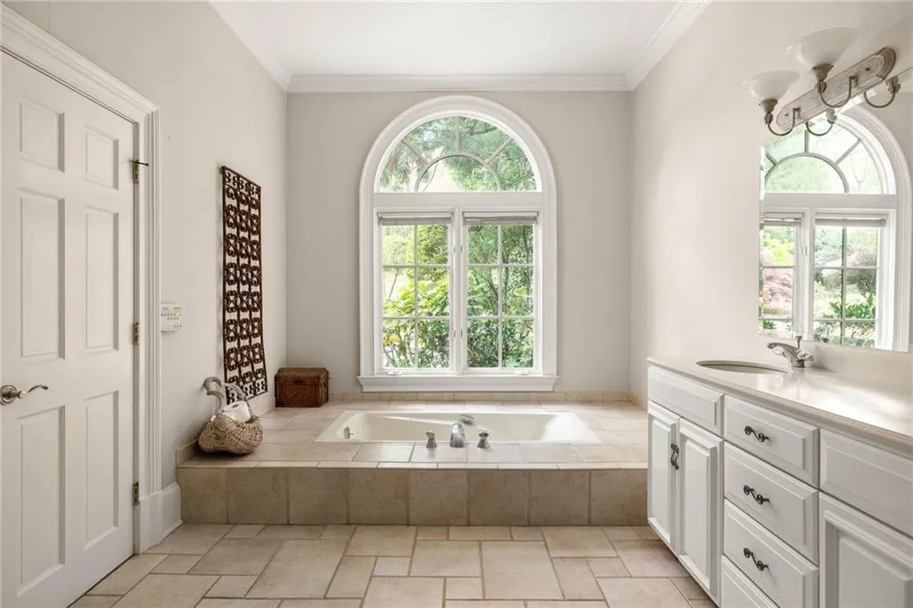 2950 Nancy Creek Road Nw, Atlanta, Georgia 30327, 4 Bedrooms Bedrooms, 0 ,5 BathroomsBathrooms,Residential,For Sale,2950 Nancy Creek Road Nw,7749019