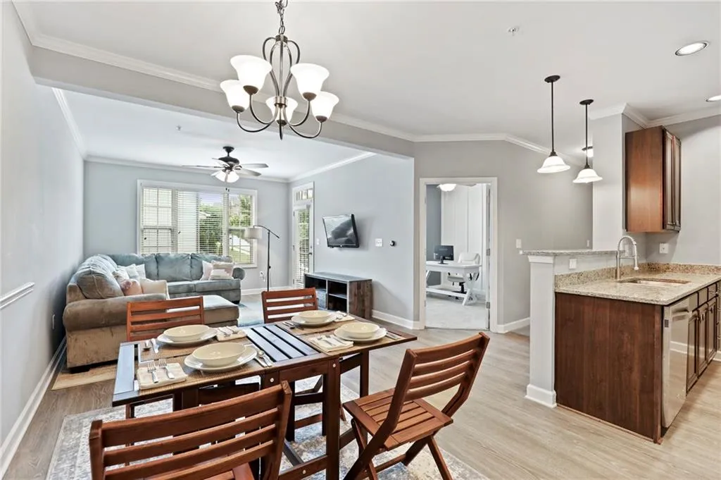 7265 Glisten Avenue Unit 120, Sandy Springs, Georgia 30328, 2 Bedrooms Bedrooms, ,2 BathroomsBathrooms,Residential,Sold,7265 Glisten Avenue Unit 120,6885977