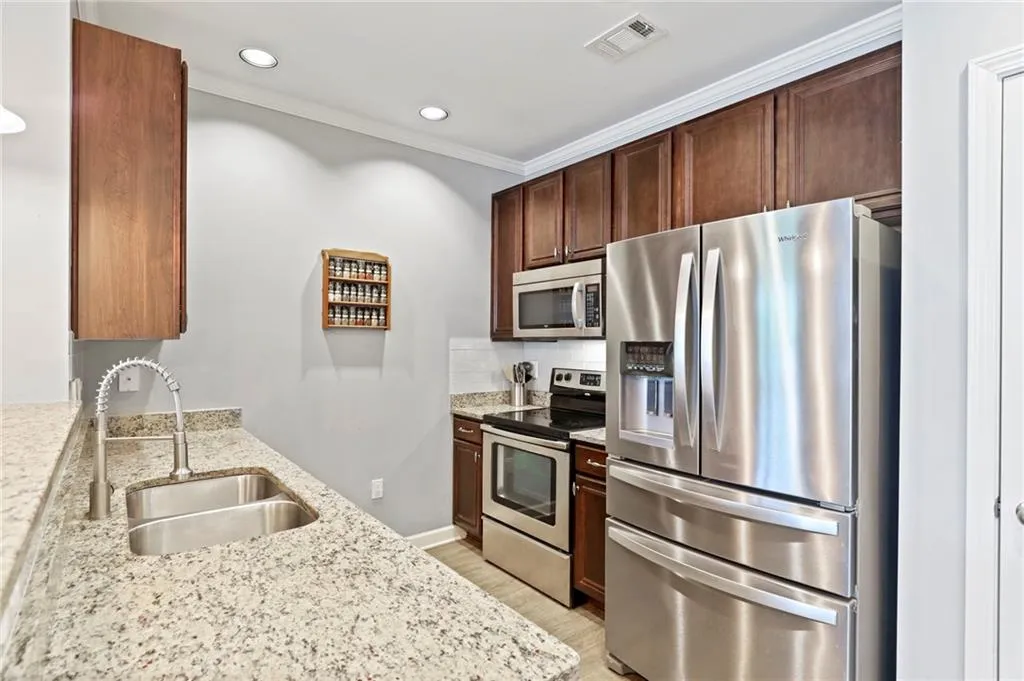 7265 Glisten Avenue Unit 120, Sandy Springs, Georgia 30328, 2 Bedrooms Bedrooms, ,2 BathroomsBathrooms,Residential,Sold,7265 Glisten Avenue Unit 120,6885977