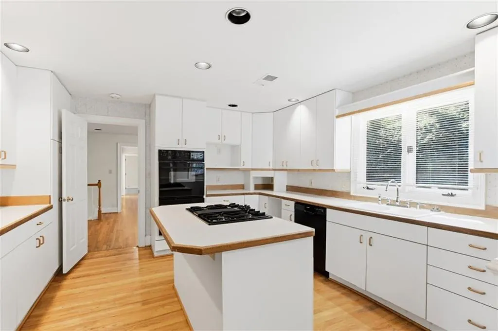 3959 Randall Mill Road, Atlanta, Georgia 30327, 4 Bedrooms Bedrooms, 0 ,3 BathroomsBathrooms,Residential,For Sale,3959 Randall Mill Road,7686028