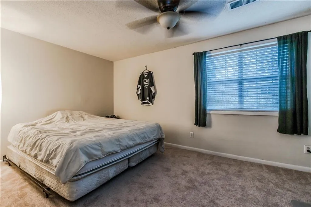 6900 Roswell Road Unit B1, Atlanta, Georgia 30328, 2 Bedrooms Bedrooms, ,2 BathroomsBathrooms,Residential,Sold,6900 Roswell Road Unit B1,5940216