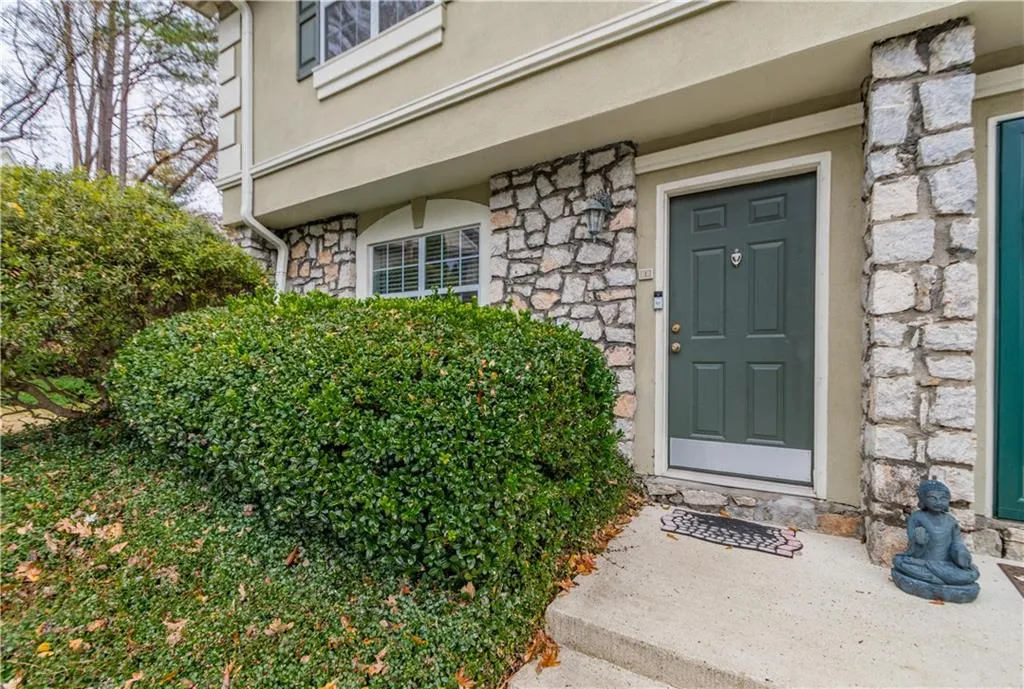 6900 Roswell Road Unit B1, Atlanta, Georgia 30328, 2 Bedrooms Bedrooms, ,2 BathroomsBathrooms,Residential,Sold,6900 Roswell Road Unit B1,5940216