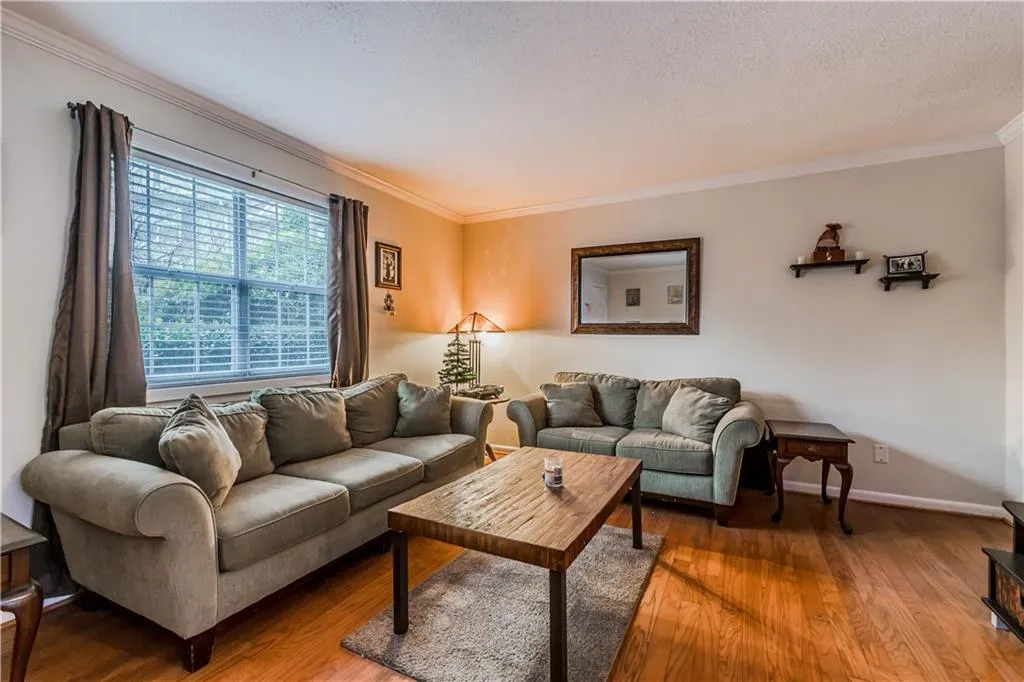 6900 Roswell Road Unit B1, Atlanta, Georgia 30328, 2 Bedrooms Bedrooms, ,2 BathroomsBathrooms,Residential,Sold,6900 Roswell Road Unit B1,5940216