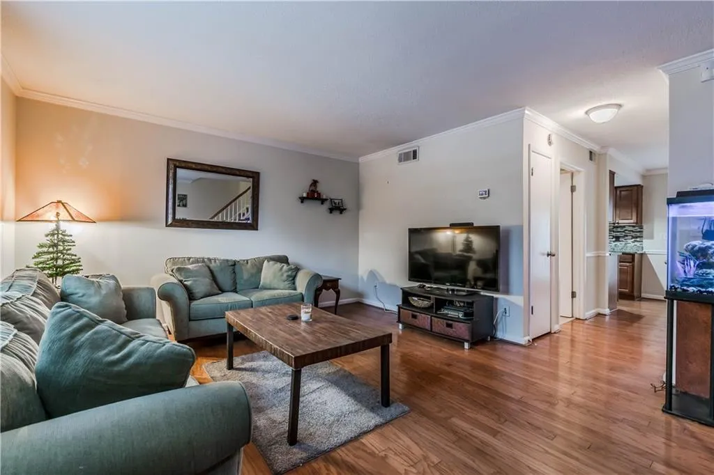 6900 Roswell Road Unit B1, Atlanta, Georgia 30328, 2 Bedrooms Bedrooms, ,2 BathroomsBathrooms,Residential,Sold,6900 Roswell Road Unit B1,5940216