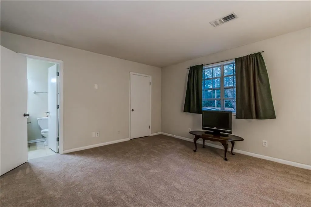 6900 Roswell Road Unit B1, Atlanta, Georgia 30328, 2 Bedrooms Bedrooms, ,2 BathroomsBathrooms,Residential,Sold,6900 Roswell Road Unit B1,5940216