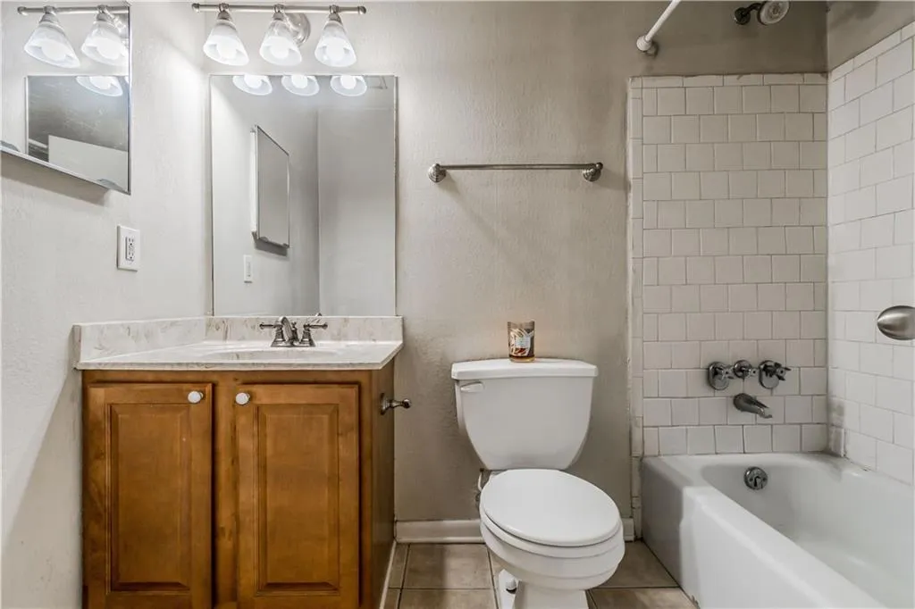 6900 Roswell Road Unit B1, Atlanta, Georgia 30328, 2 Bedrooms Bedrooms, ,2 BathroomsBathrooms,Residential,Sold,6900 Roswell Road Unit B1,5940216