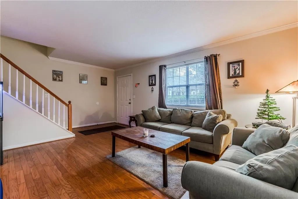 6900 Roswell Road Unit B1, Atlanta, Georgia 30328, 2 Bedrooms Bedrooms, ,2 BathroomsBathrooms,Residential,Sold,6900 Roswell Road Unit B1,5940216