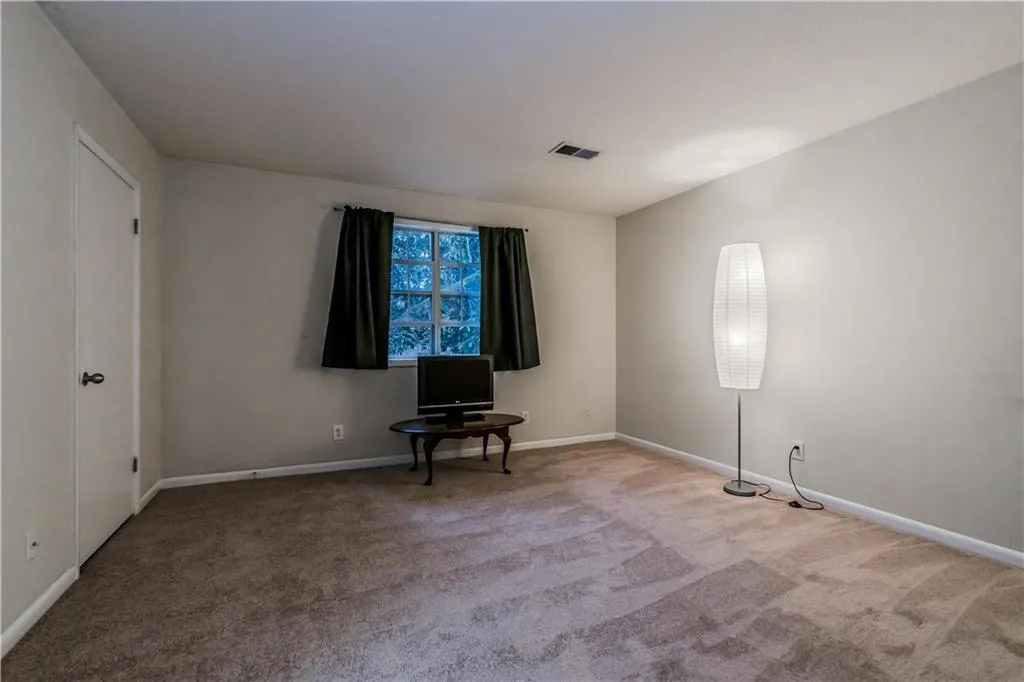 6900 Roswell Road Unit B1, Atlanta, Georgia 30328, 2 Bedrooms Bedrooms, ,2 BathroomsBathrooms,Residential,Sold,6900 Roswell Road Unit B1,5940216