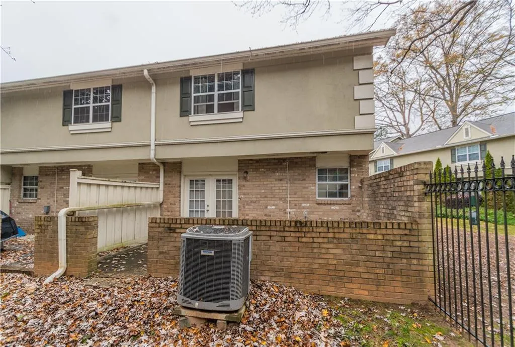6900 Roswell Road Unit B1, Atlanta, Georgia 30328, 2 Bedrooms Bedrooms, ,2 BathroomsBathrooms,Residential,Sold,6900 Roswell Road Unit B1,5940216