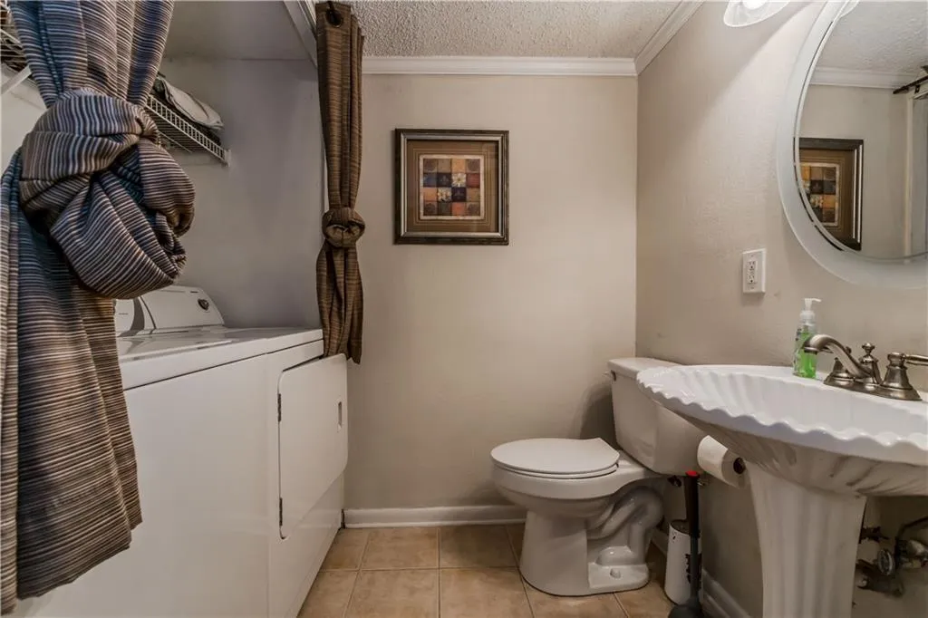 6900 Roswell Road Unit B1, Atlanta, Georgia 30328, 2 Bedrooms Bedrooms, ,2 BathroomsBathrooms,Residential,Sold,6900 Roswell Road Unit B1,5940216