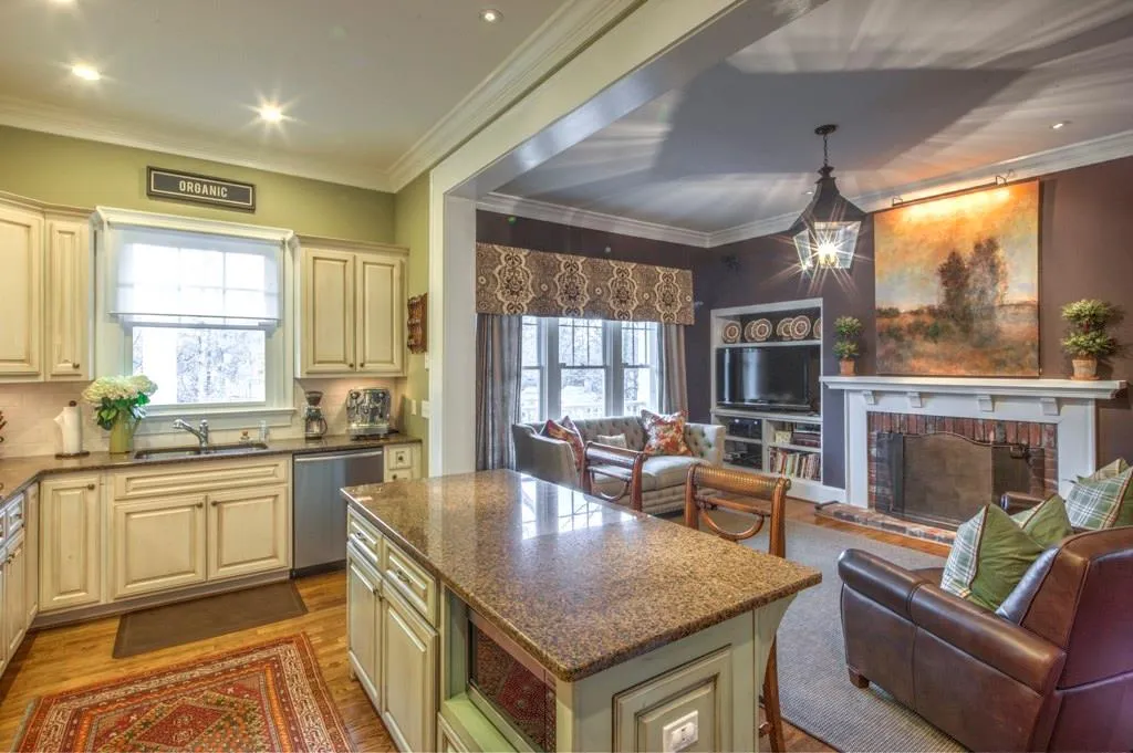 4350 Peachtree Dunwoody Road Ne, Atlanta, Georgia 30342, 5 Bedrooms Bedrooms, ,3 BathroomsBathrooms,Residential,Sold,4350 Peachtree Dunwoody Road Ne,5700856