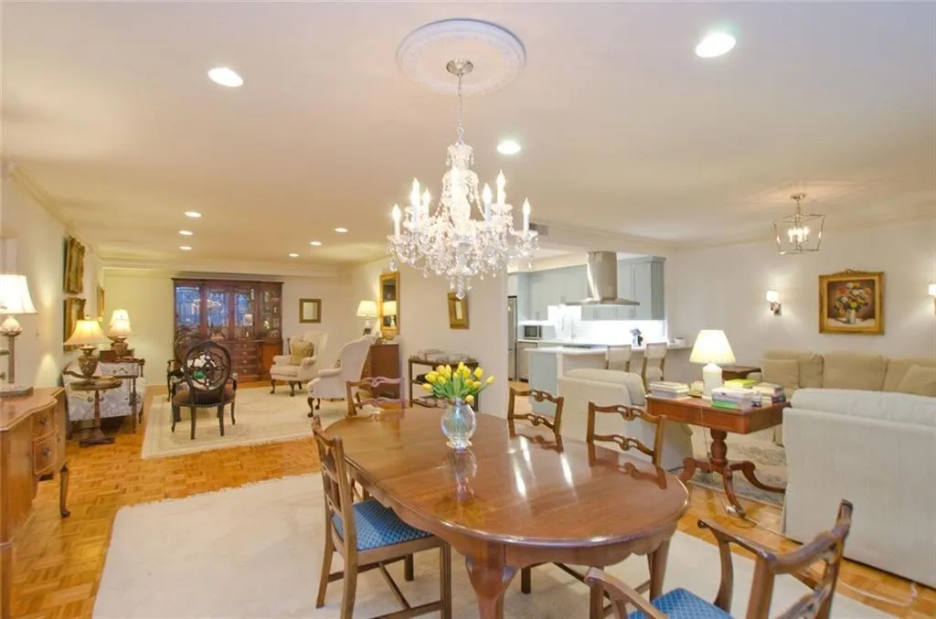 2734 Peachtree Road Nw Unit C101, Atlanta, Georgia 30305, 2 Bedrooms Bedrooms, 0 ,2 BathroomsBathrooms,Residential,For Sale,2734 Peachtree Road Nw Unit C101,7711356