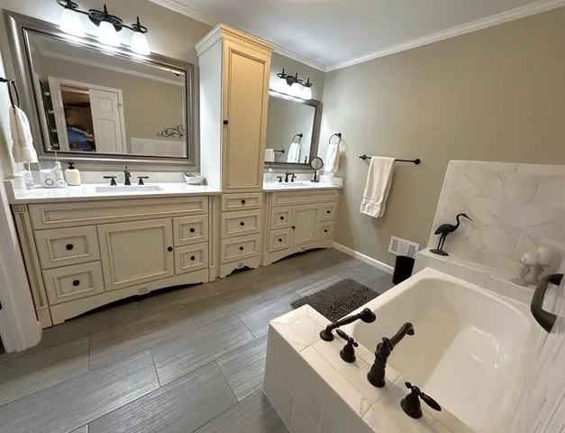 7635 Nesbit Ferry Road, Sandy Springs, Georgia 30350, 5 Bedrooms Bedrooms, ,4 BathroomsBathrooms,Residential,For Sale,7635 Nesbit Ferry Road,7752819